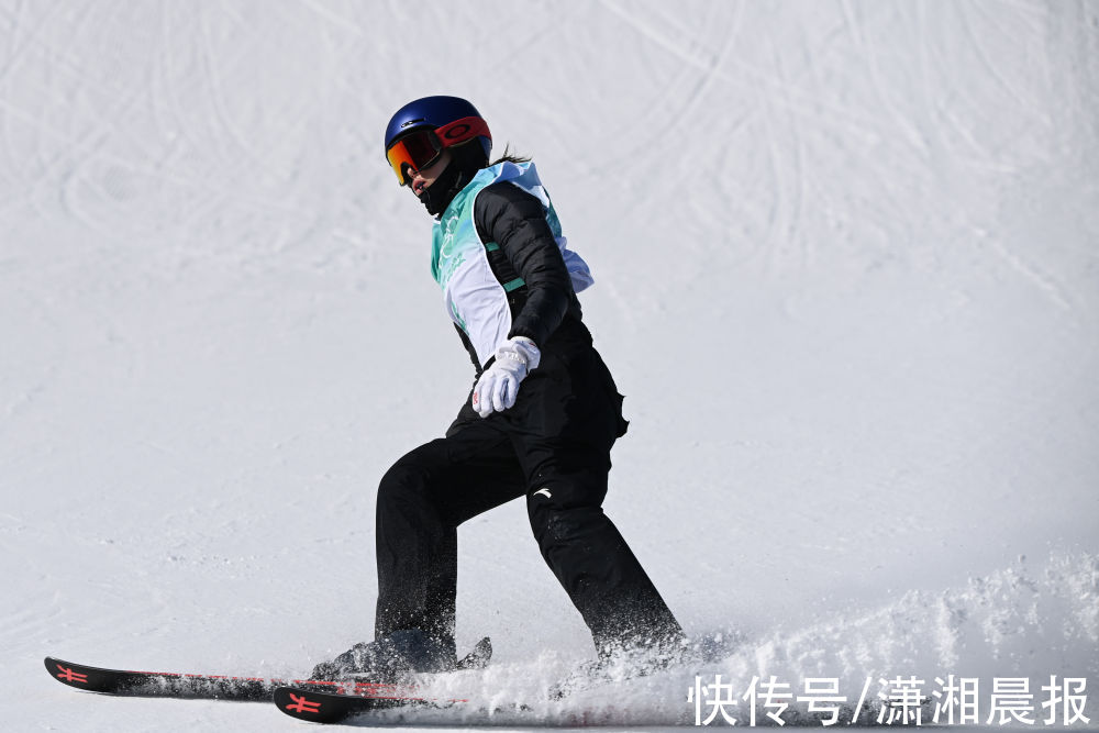 自由式滑雪|谷爱凌进行赛前训练，备战自由式滑雪大跳台项目