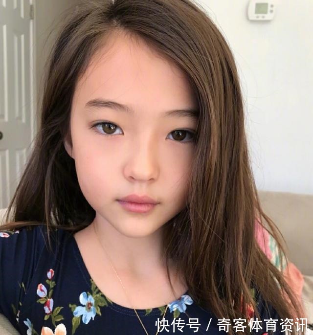 ell11岁混血童模护肤视频曝光,用天价面霜还刷酸,一桌大牌价值上万!