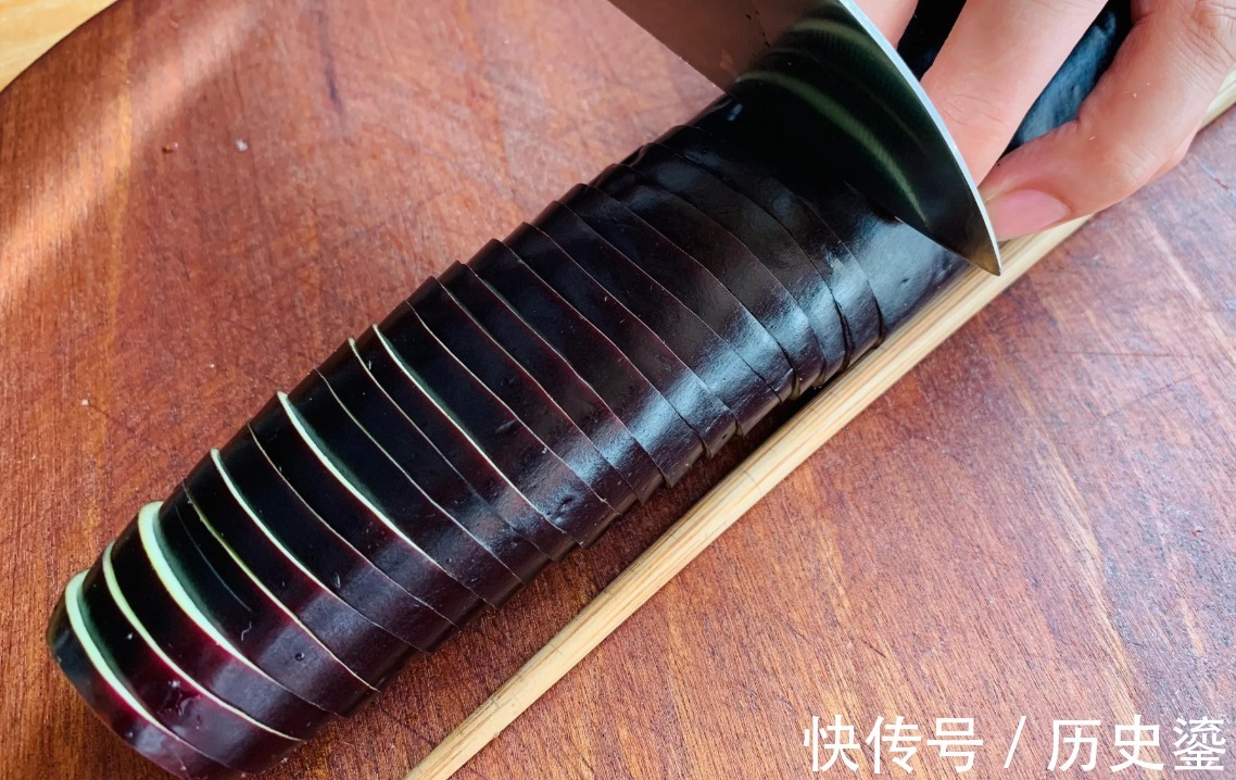 炸茄盒,面糊不能用水调,教你饭店秘制做法,外酥里嫩一咬掉渣