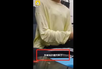 父亲|孩子不写作业、偷玩游戏遭父亲奶奶暴打！不狠点教育，孩子就不长记性！