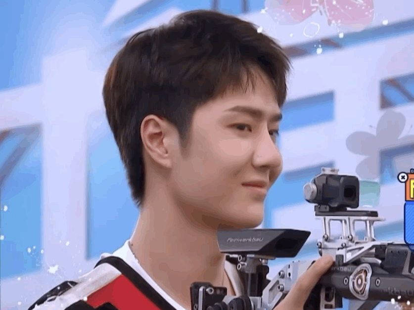 街机|熟悉的运动系男孩王一博上线：快乐就是这么简单！