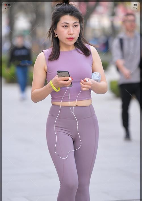 紫色衣服不好搭配淡紫色穿出时尚感,穿出温柔感