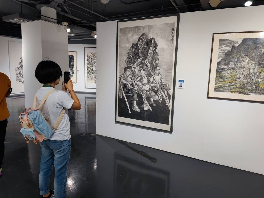 美术作品|川渝共融美术作品交流展揭幕，两地艺术家共绘双城巨变