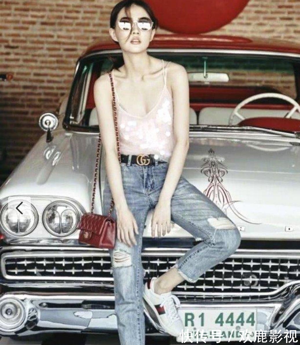 面料|徐璐穿吊带配牛仔裤,彰显青春洋气范,“漫画腰”太让人喜欢了