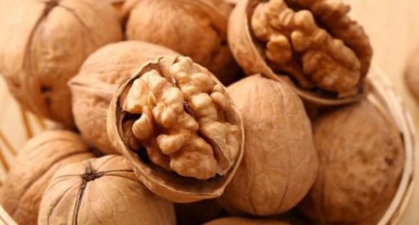 上了年纪骨质疏松，几种食物一天吃一点，强筋骨比钙片还补钙