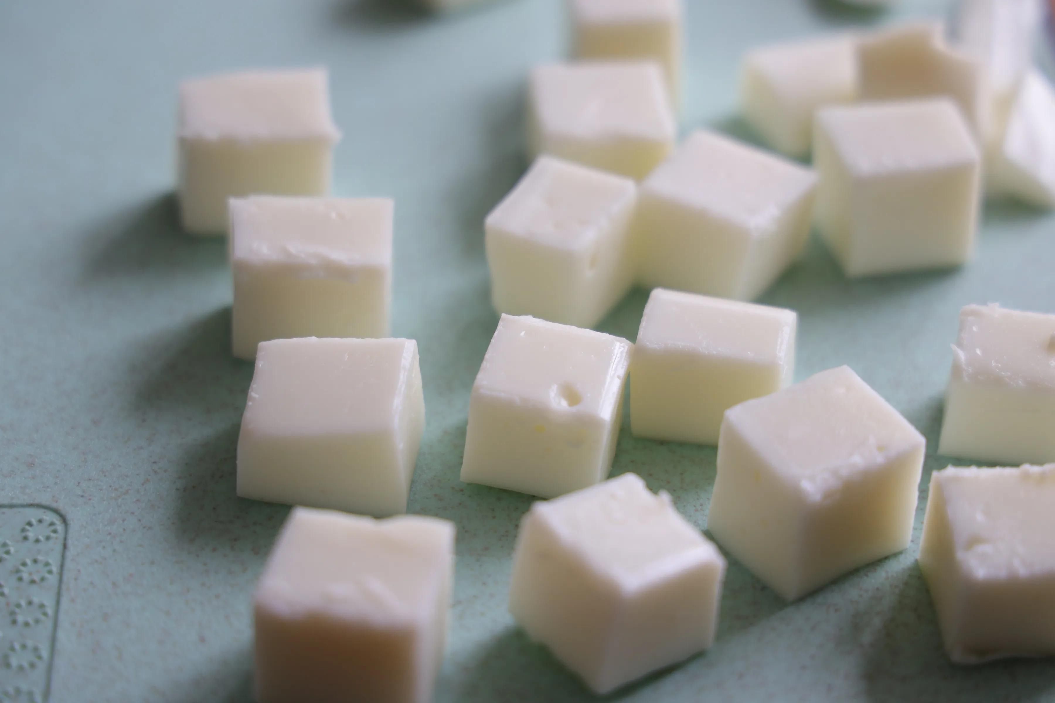 喝不完的牛奶做成小甜品，不用烤箱，简单0难度，小朋友都喜欢吃