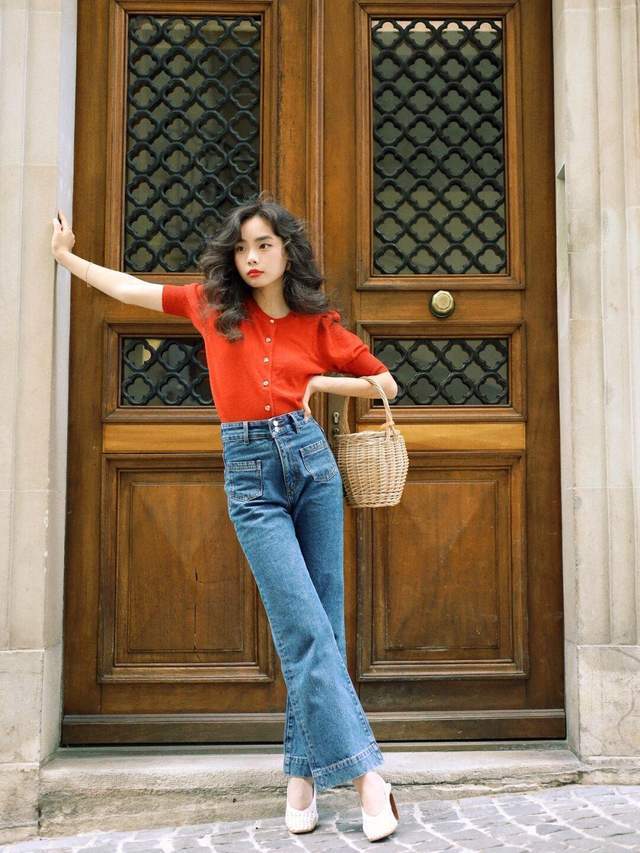 穿搭|秋季保暖怎么穿?不如试一试针织衫+牛仔裤,复古时髦又舒适