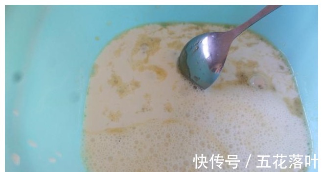 泡打粉|不用打发、不用发酵，3个苹果加2个鸡蛋做蛋糕，做法简单又好吃！