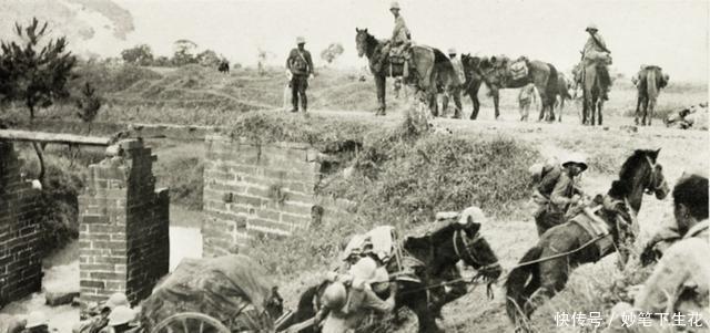 扔进|日寇大屠杀, 将百余名群众锁在屋中焚烧, 只有他杀死哨兵带十几人逃出!