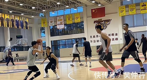 广东男篮|遗憾!赵睿尚未归来,广东男篮又一主力受伤,球队新援恐难辞其咎