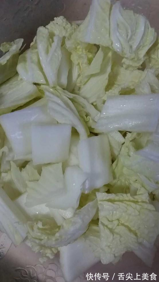 白菜|炒白菜，直接放油再下锅就错了，一招教你做出美味的白菜，特好吃