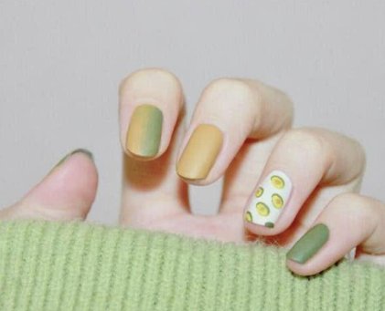 千万不要做牛油果色美甲！因为你会发现太显手白，太好看了