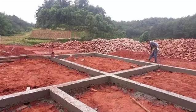 小王|70后老夫妻合伙开山,40万为孩子建独一无二的2层婚房,牛!