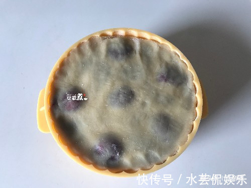 低筋面粉|一斤多重的月饼有六个蛋黄,没等回油,就被抢走吃掉,有那么馋吗
