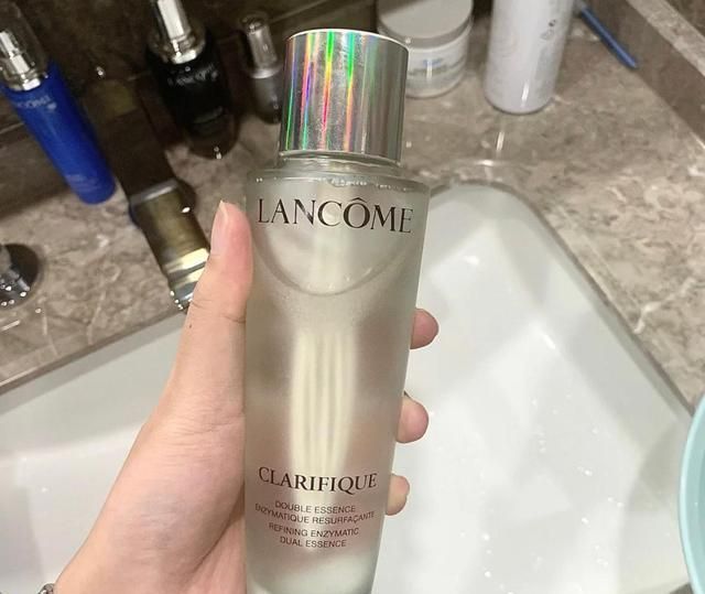 四种“鬼打墙”的化妆水:极光水比粉水好,原生液嫩肤很明显!