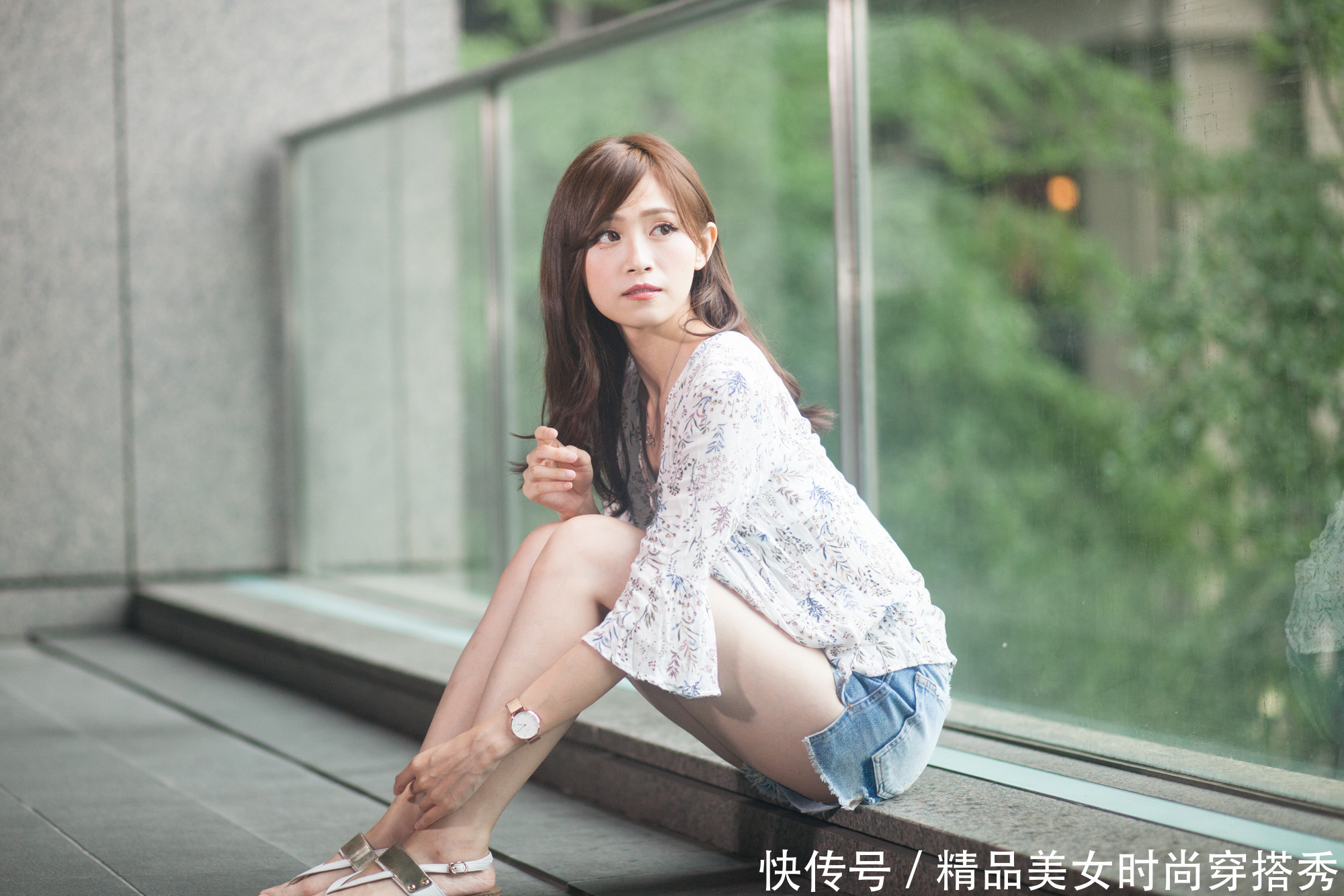 少女|碎花上衣虽然没有连衣裙那么温柔,但是却多了少女的青春气息