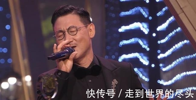 张学友|张学友唱完歌箭步离场,五位港姐不顾直播跑去停车场拦截要合照