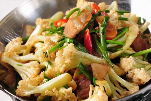 辣椒酱|做干锅花菜,先焯水还是先过油?教你一招,花菜香嫩爽脆,很入味