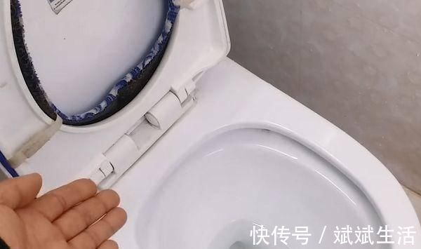 马桶|洗马桶谁还用洁厕灵啊聪明人都用它清洗,轻松去除黄渍无异味