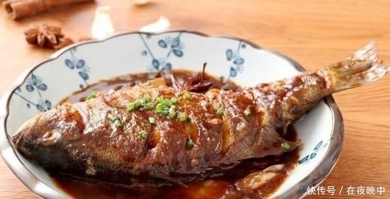 无腥|给鱼肉去腥时,最好别用葱姜料酒,饭店做鱼大厨绝招,鱼鲜嫩无腥