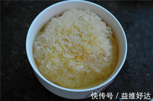 气血|银耳和“它”一起煮,隔三差五吃一次,皮肤好皱纹少,还补气血!