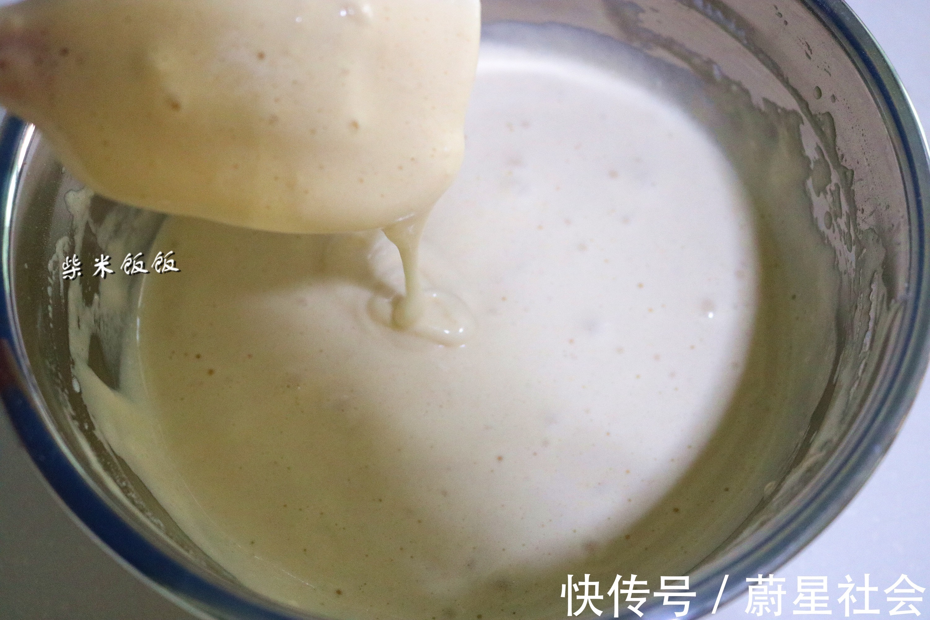 小饼|这饼太软了，女儿早餐爱吃它，做法也简单，有鸡蛋面粉就能做