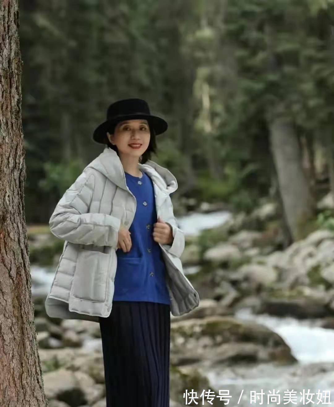 博主|这才是50岁女人的冬季穿搭,这些羽绒服搭配保暖减龄,值得借鉴