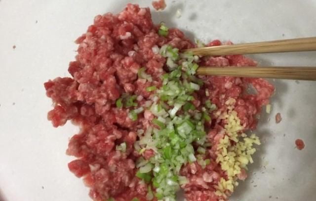生姜|不管调什么饺子馅,这4种调料一定要加,饺子更香更好吃