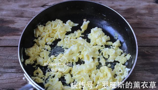做法|这才是韭菜盒子的传统做法,皮薄馅儿大,好吃易做,难度为零