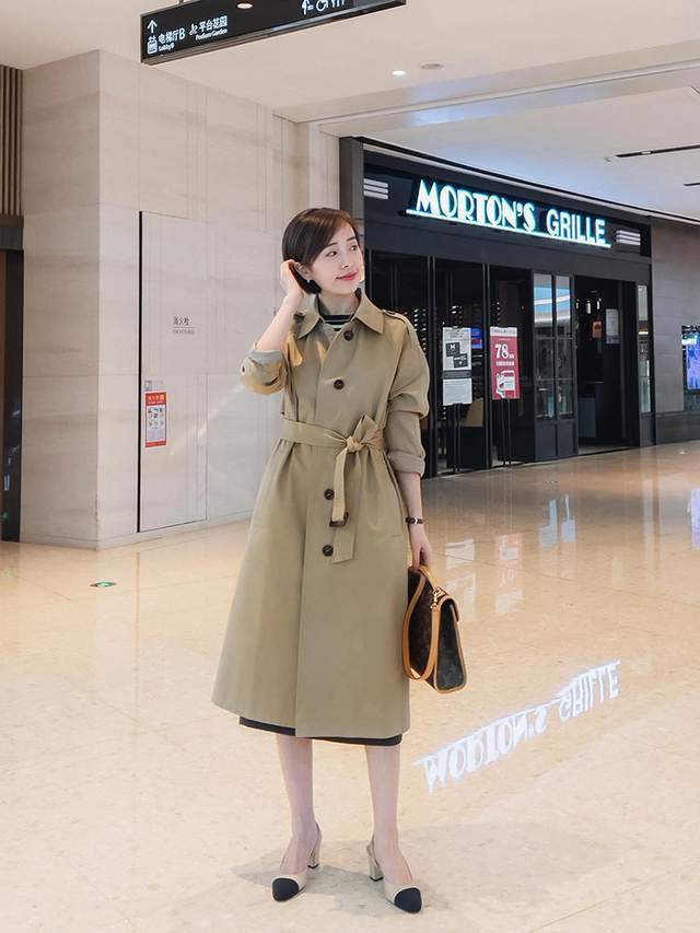 穿搭|今秋最洋气的穿法总结,风衣+牛仔裤或裙子,适合28~48岁女人借鉴