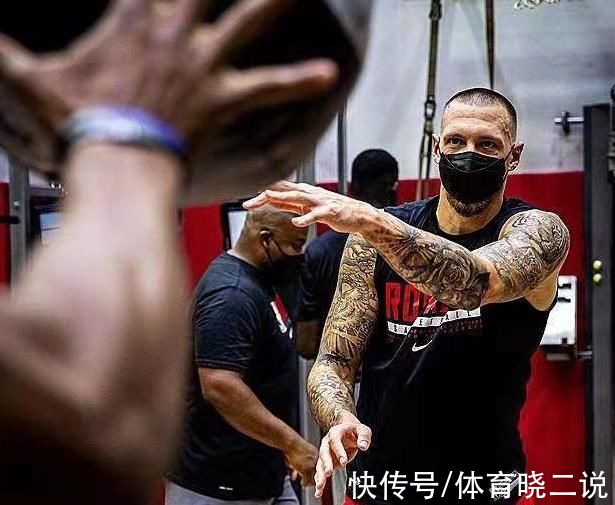 伍德|火箭队内训练曝光!杰伦格林状态出色，申京变强壮，新援引欢呼