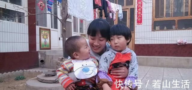 孕妇一次生下2个宝宝,丈夫还在高兴,医生却告知这不是双胞胎