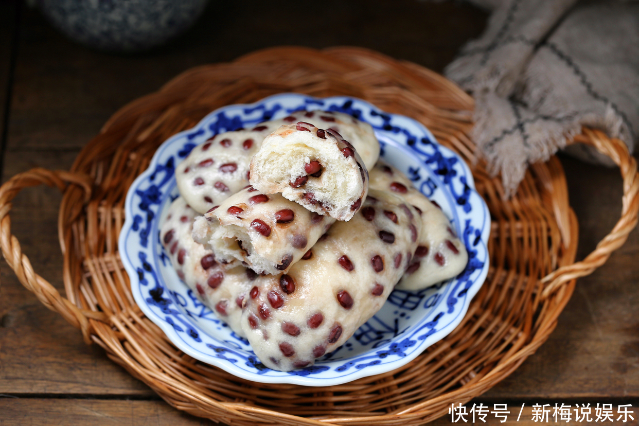 红豆别煮粥了,加山药和面粉上锅一蒸,松软香甜又养胃,老少皆宜