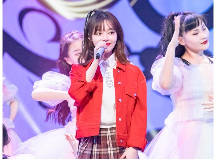 吴莫愁|《中国好声音》模式有变,四位大咖导师各配一位高颜值女歌手助教