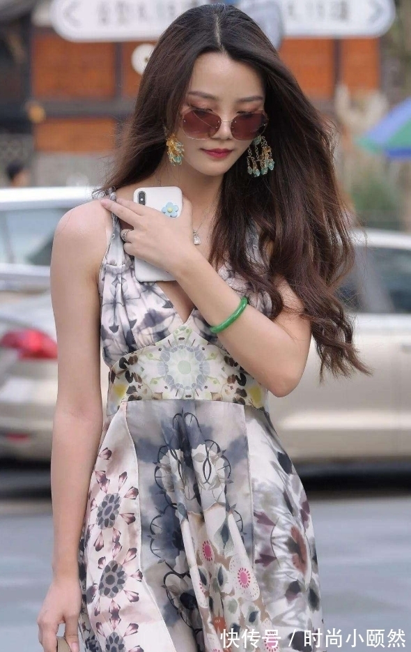 裙装 倩丽的美女,一袭水墨画裙装,美的优雅有魅力