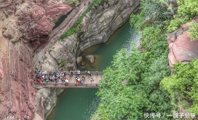 河南焦作云台山的红石峡神奇，它是美国科罗拉多大峡谷的姐妹公园