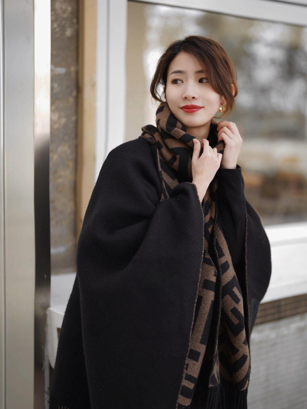 斗篷 天冷后火了一种外套,叫“大衣”,结合上打底衫,温暖优雅又洋气