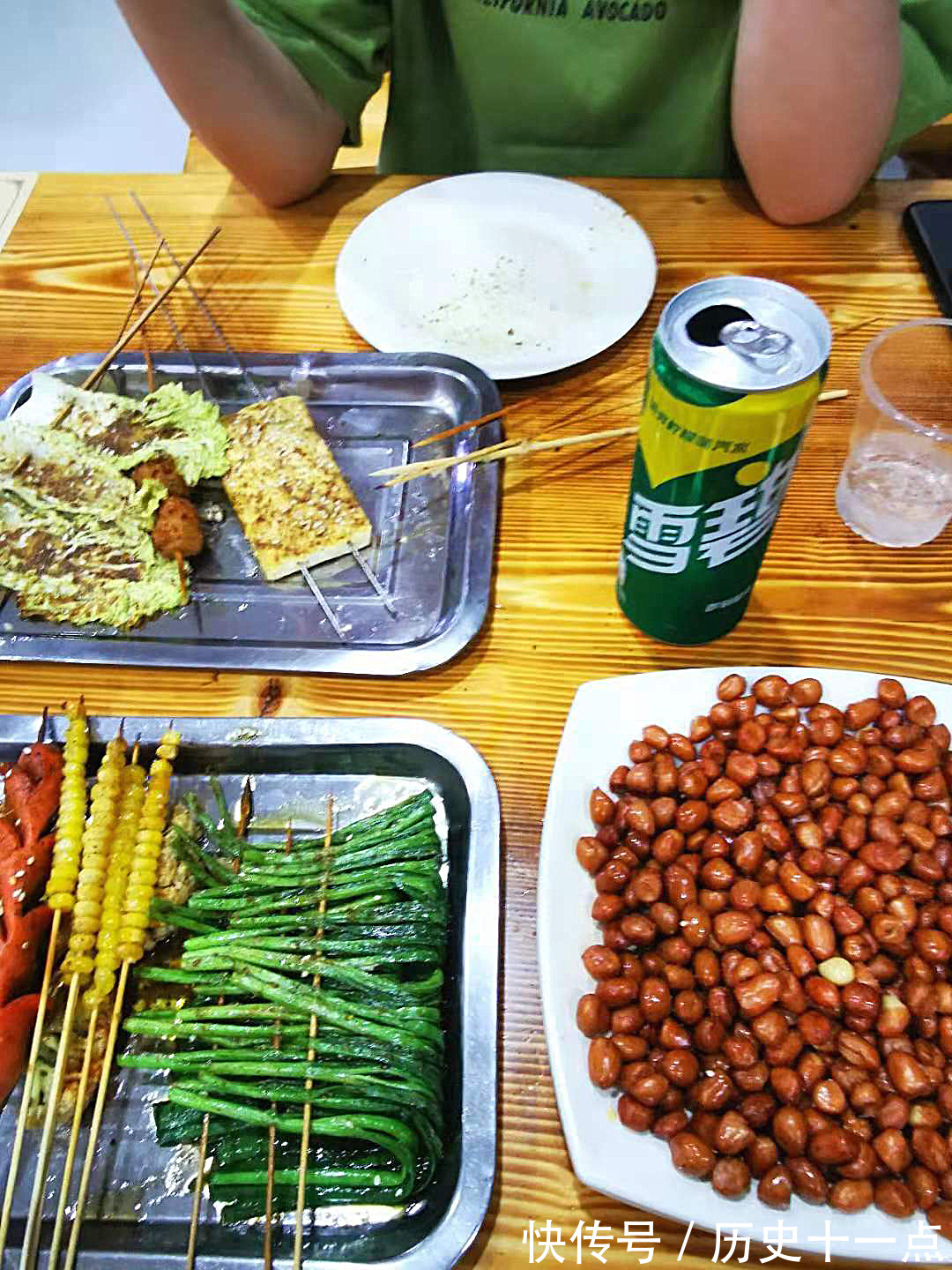 花生米|一家三口吃烧烤，才花了37块钱，美味又解馋，网友：价格太便宜了