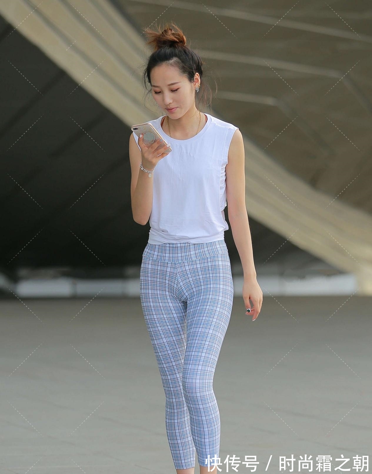 白T恤 无袖圆领白T恤，兼具运动感的同时，又有减龄的效果