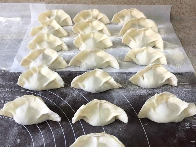 搅拌均匀|头伏到吃饺子，分享8种饺子馅的调法，有荤有素，鲜嫩营养又多汁