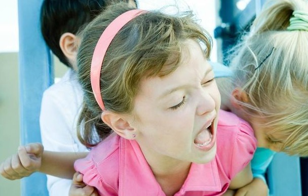 原生家庭|越聪明的孩子越难带,李玫瑾孩子3个“烦人”行为,家长该高兴