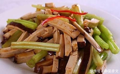 抗氧化剂|芹菜和它一起炒,小肚子不鼓了,体内黑臭宿便,身体变得越来越好