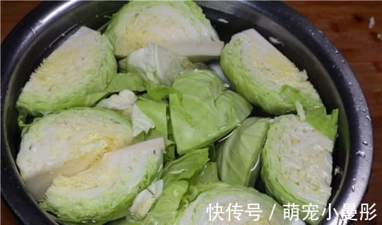 奶奶年年做腌包菜,60年配方秘诀告诉你,酸脆爽口,4小时就能吃
