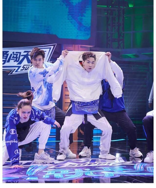 《这就是街舞》战队首秀,张艺兴韩庚惊艳,王一博布局出错输太惨