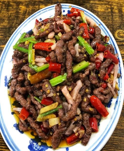 一盘菜能下两碗饭！重庆江湖菜的“大明星”，演绎山城的美食佳话