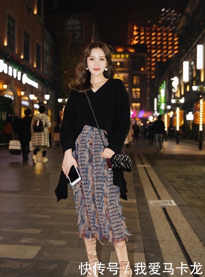 地方|街拍路人,小姐姐在色彩的搭配上总有让人称赞的地方!