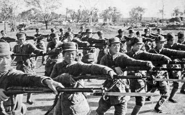 吕布|1米9的八路军战士,1人干翻27个鬼子,被人称为“小吕布”!