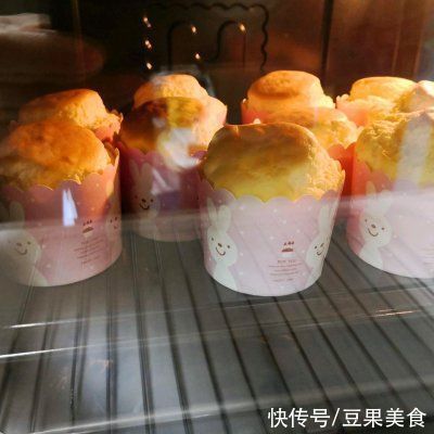 外皮酥脆、内里绵软糯糯的糯米蛋糕爱了