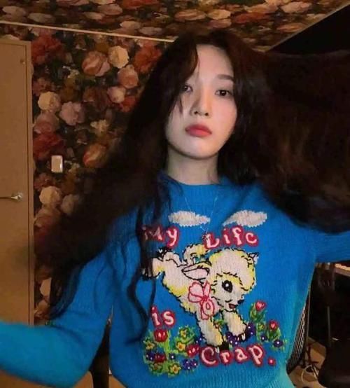 ?别只会穿黑白灰，学习刘雯的“彩色”穿搭技巧，好看又显高级