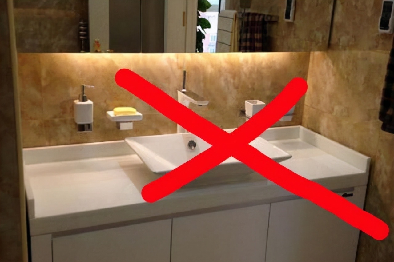 小熊|等我有钱了,卫生间绝不装洗手池!瞧我闺蜜这样“装”,真有才